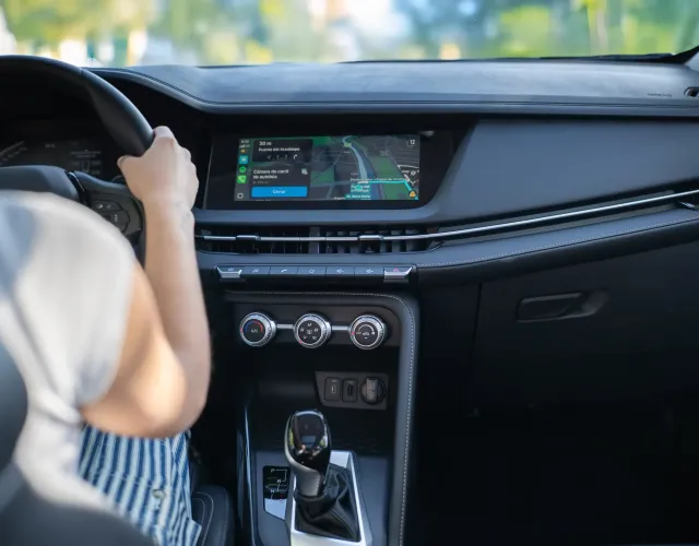  Apple Car Play & Android Auto